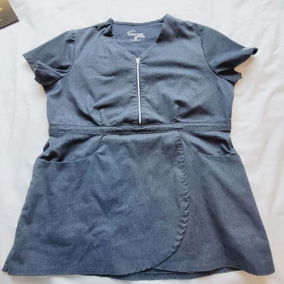 Butter Soft Stretch Gray Scrub Top - Picture 3 of 7